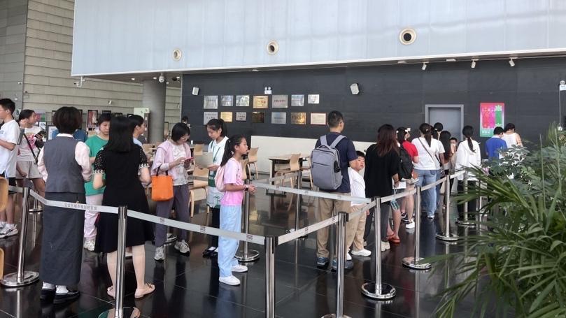 限量12000张，深圳首张十五运会纪念版读者证宝安首发