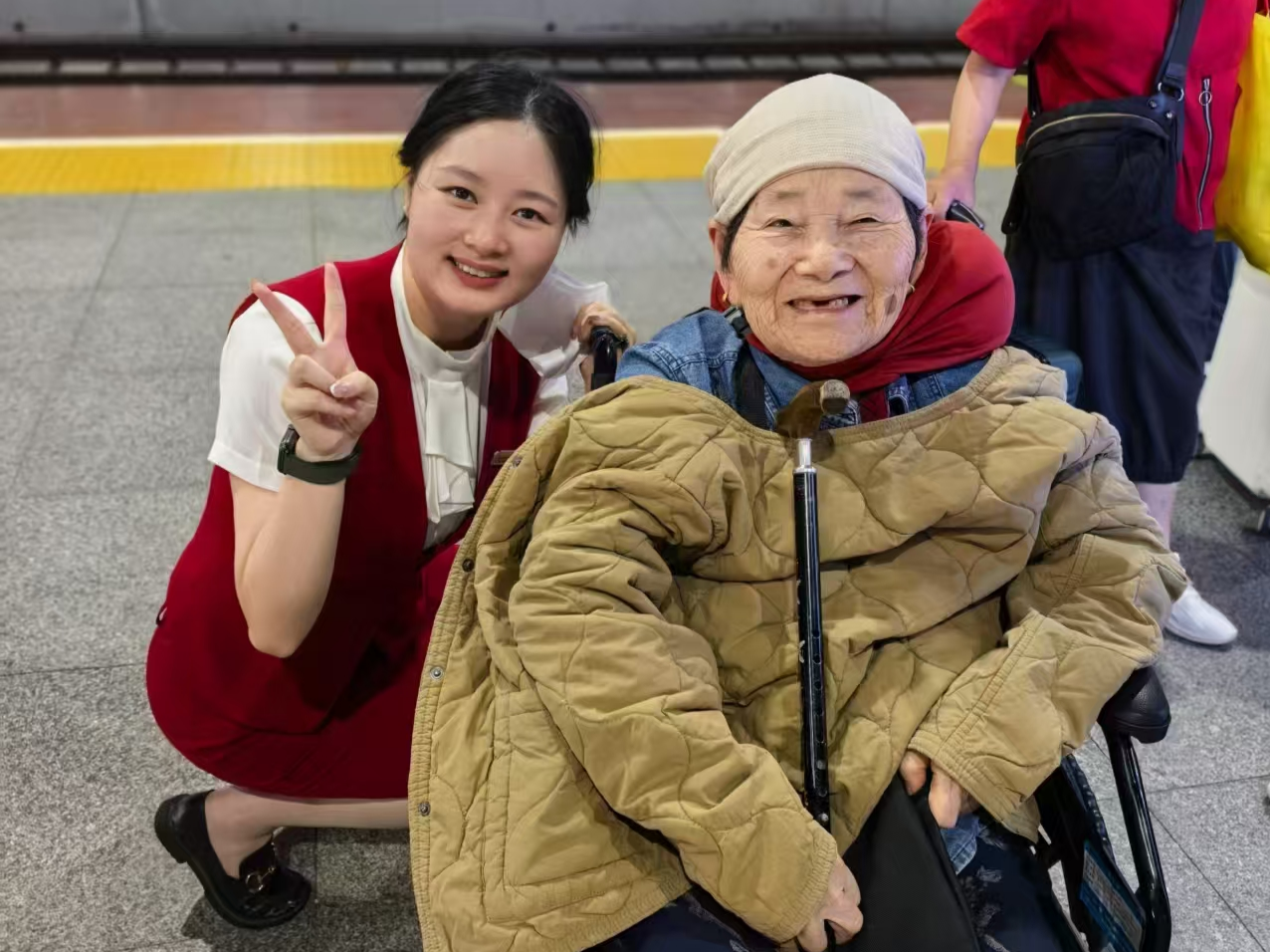 在深圳北站，有一朵“迎春花”常开不败