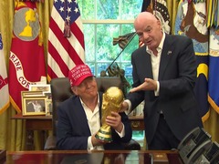 特朗普：把大力神杯留在白宫 国际足联主席：还得颁给下届冠军呢