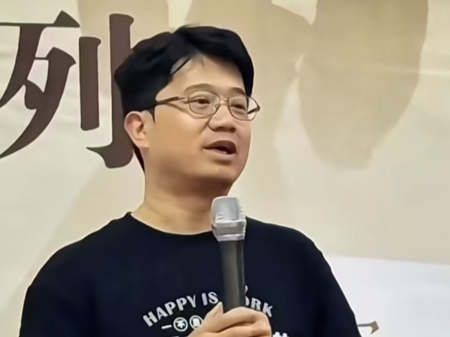 “不许对老师说你爸是谁”！马伯庸自曝送儿子上作文班：我真的没法教