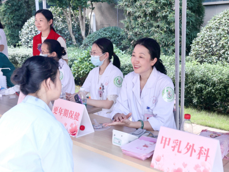 世界母乳喂养周丨多学科义诊+趣味科普！福田妇幼携手香安社区开展公益健康活动
