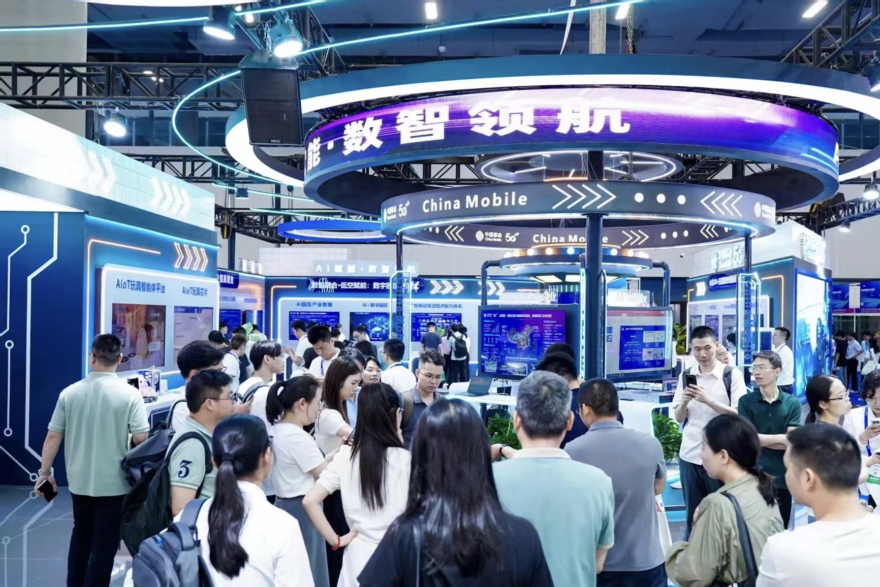 数字“新基建”铺就广东产业跃升“高速路”：暴雨中守护通信“生命线”，智造里注入转型新动能