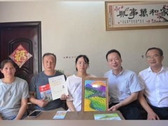 12年背女求学路！广西“硬汉”父亲圆了女儿大学梦 妈妈将接力背女进入大学校园