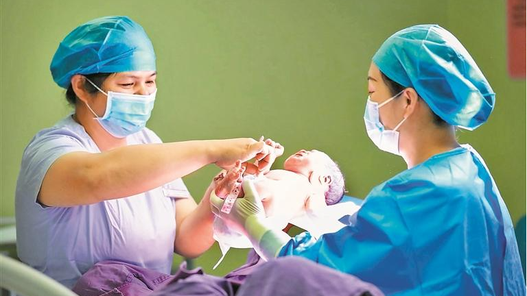 生命长卷绘仁心，德馨技精护全程！致敬宝安区9967名全生命周期健康守护者