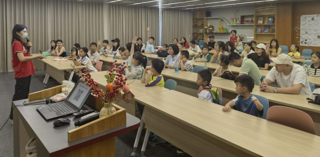  翠达社区：探秘益力多工厂 亲子研学解锁乳酸菌的奇妙世界