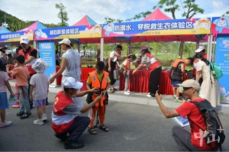 中山举行儿童安全体验大型公益活动，“小小救援家”出动了……