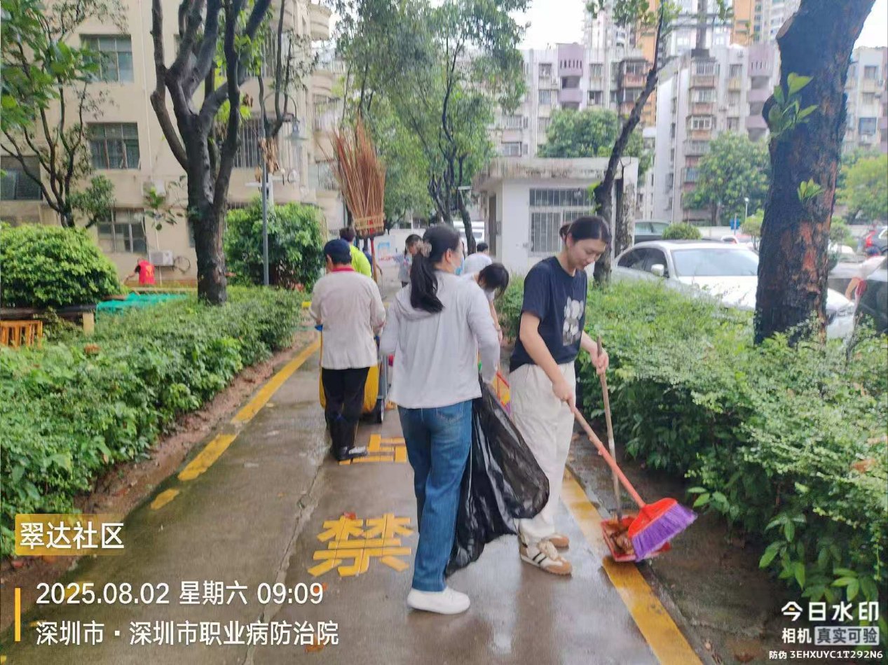 翠达社区开展爱国卫生运动清扫大行动