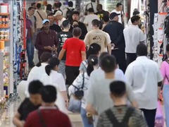 暑期入境游持续升温  浙江义乌迎来大批外籍游客