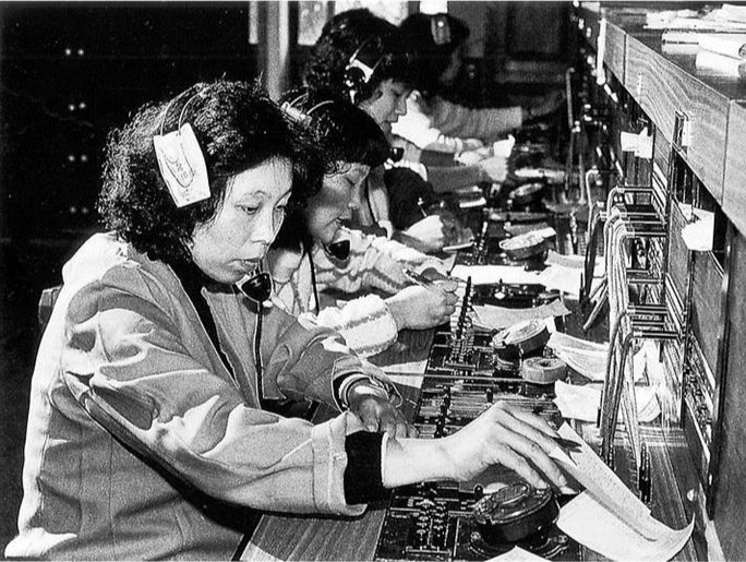 镜头里的深圳瞬间｜数字深圳，从扔掉摇把子电话开始