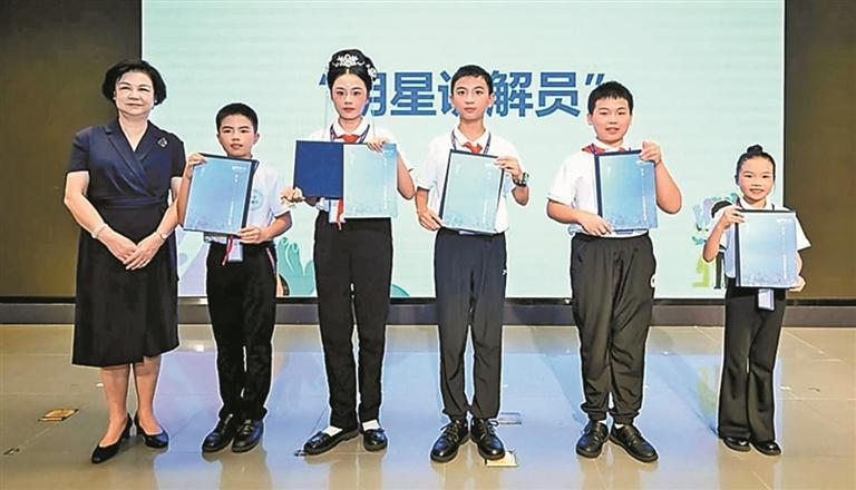 宝安区城市规划展览馆40名深港“小小讲解员”上岗