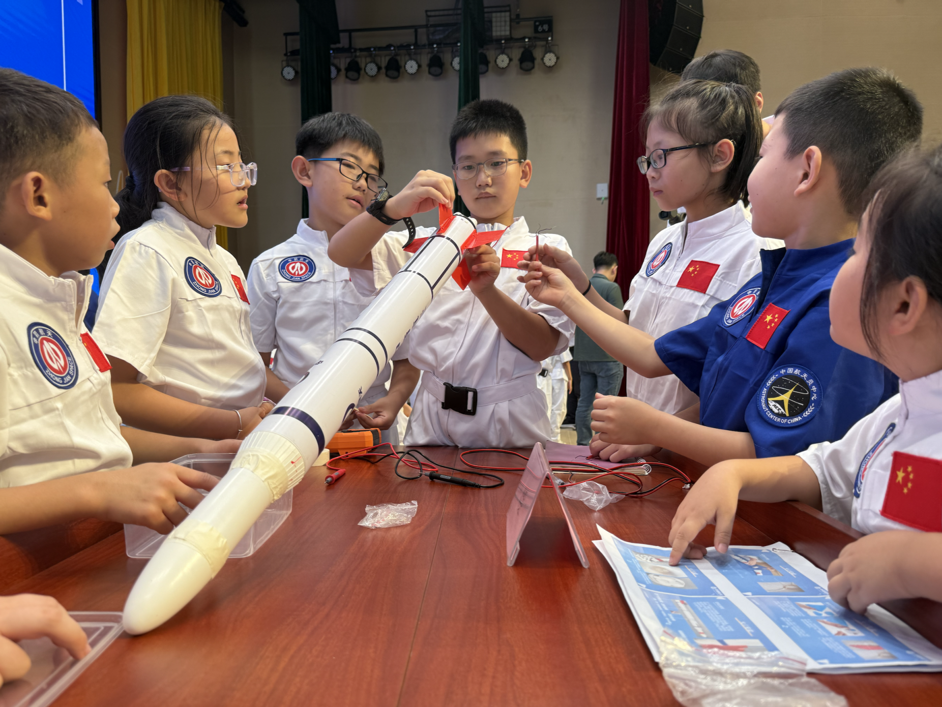 “我的火箭我发射”——暑期体验营他们在深圳“造”了枚火箭