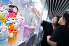 十五运会和残特奥会澳门赛区官方特许商品零售店举行投运仪式