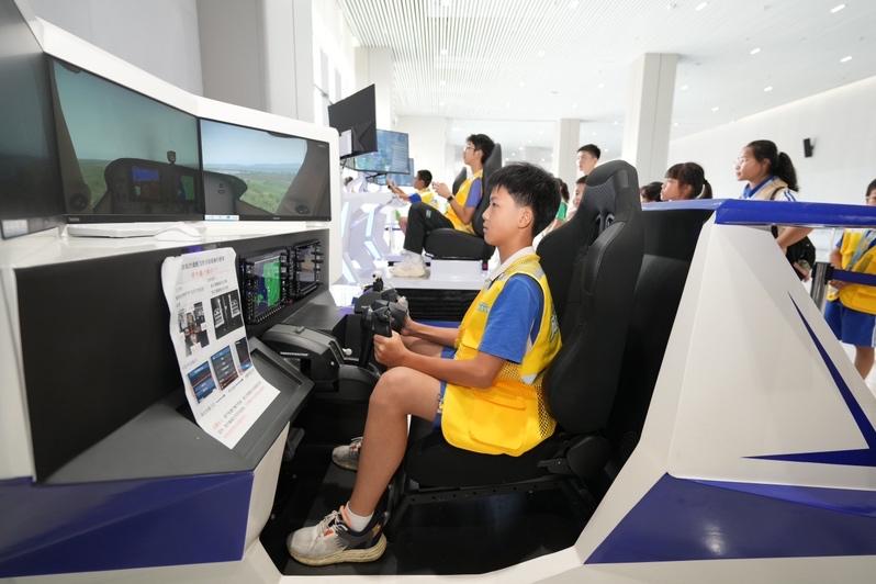 探寻特区奇迹，青少年在深圳“成长夏令营”读懂城市与未来