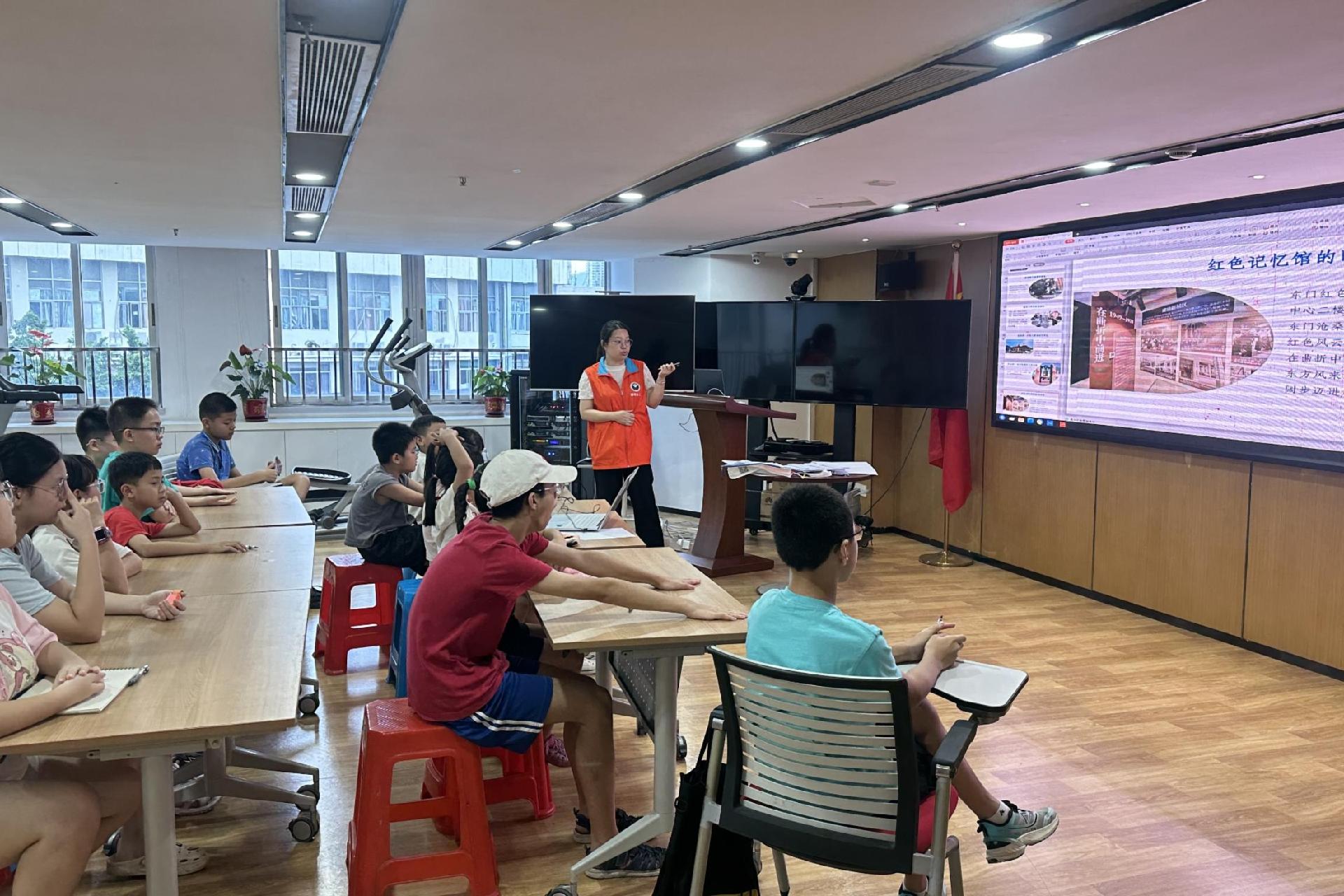 “穿越百年东门 守护无毒青春”系列青少年禁毒活动落幕