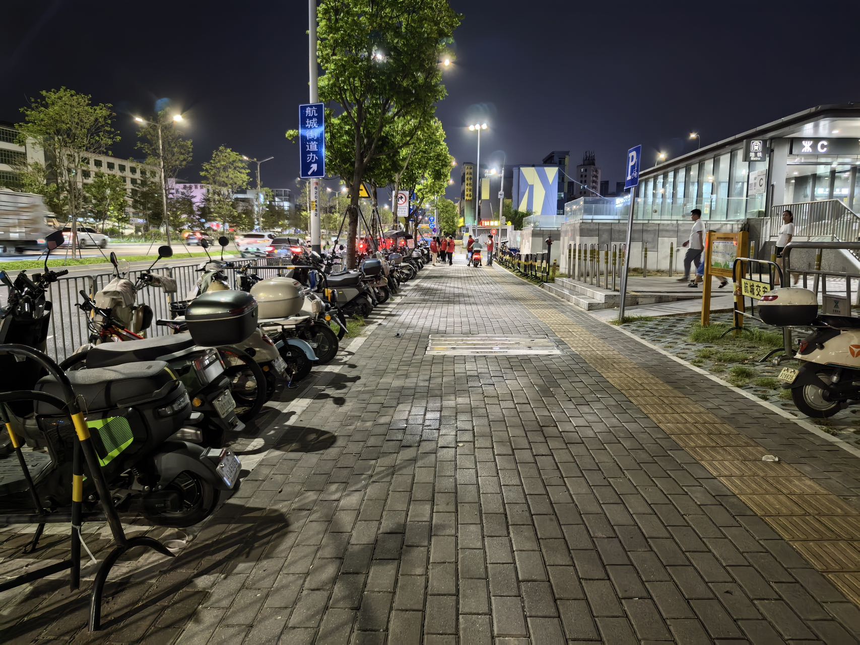 助力宝安城市焕新！航城两新党员开展交通整治志愿服务