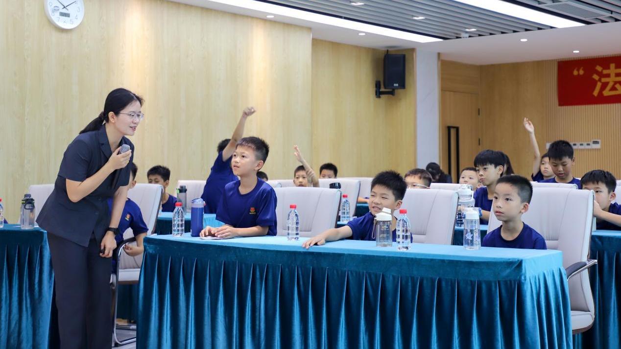 深汕法院联合深汕消防大队开展青少年普法活动