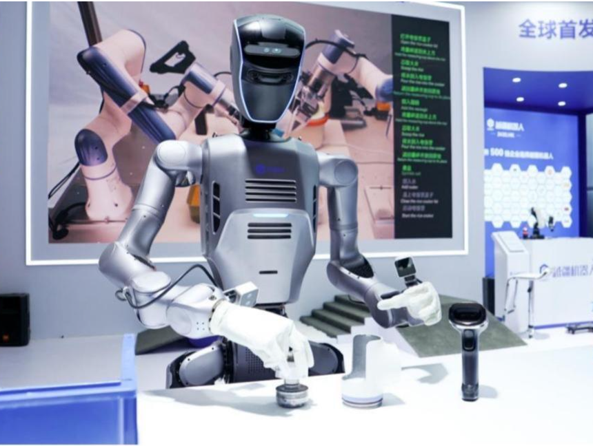 越疆DOBOT AtomⅡ人形机器人亮相，搭载多形态智能平台