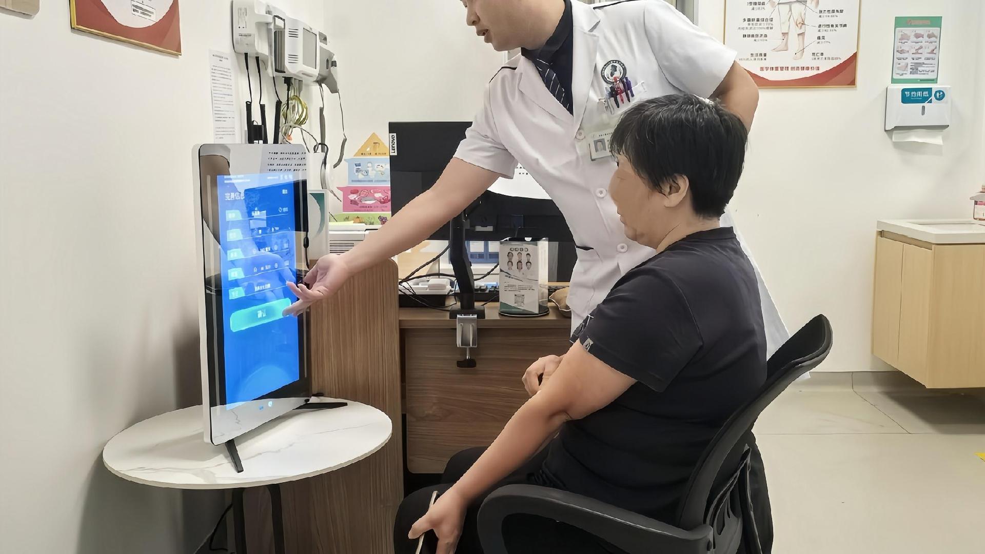 家门口“降压搭子”“控糖搭子”上线！深圳社康成居民的慢病管家
