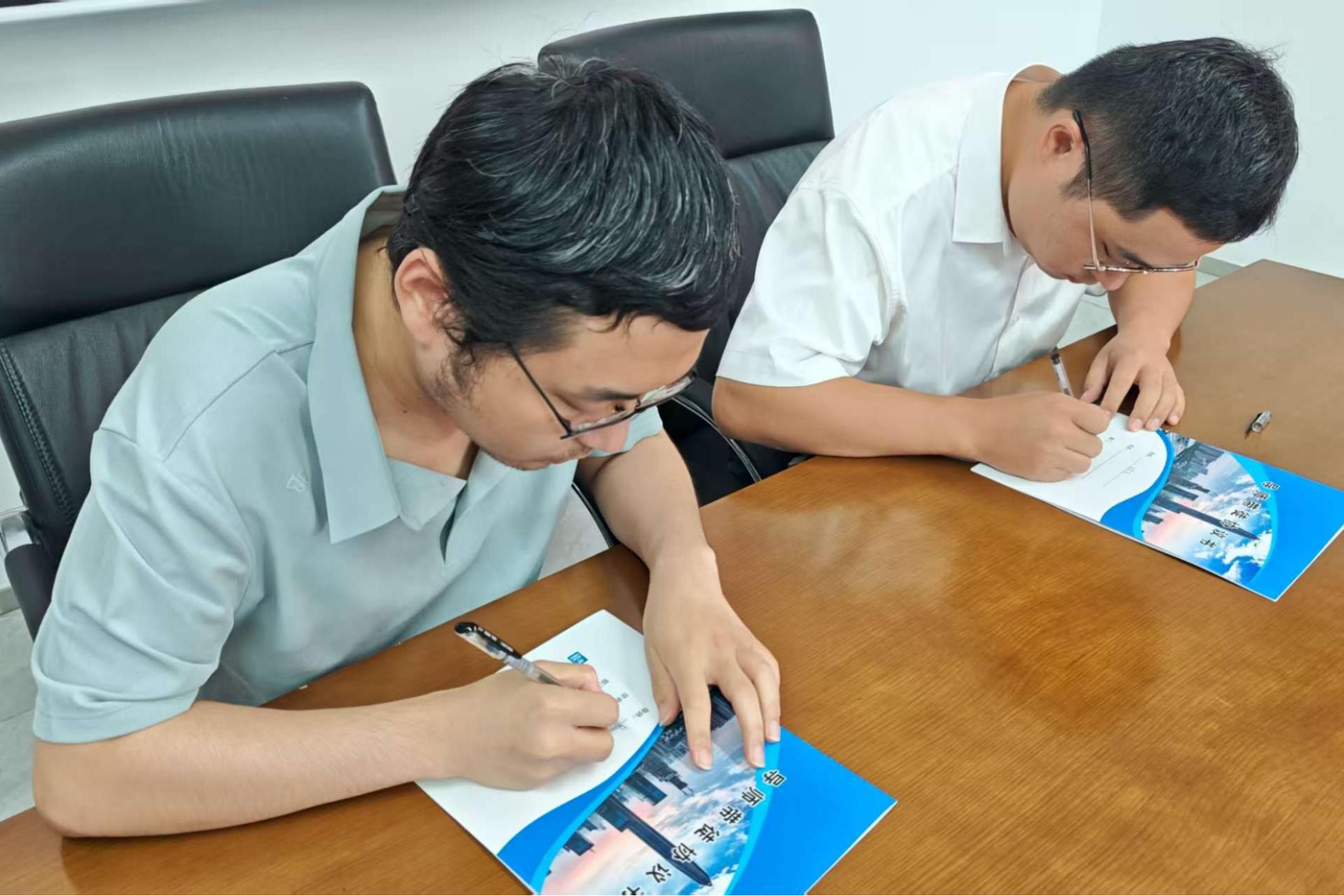 中建二局二公司通过师徒结对助力新员工驶入成长“快车道”