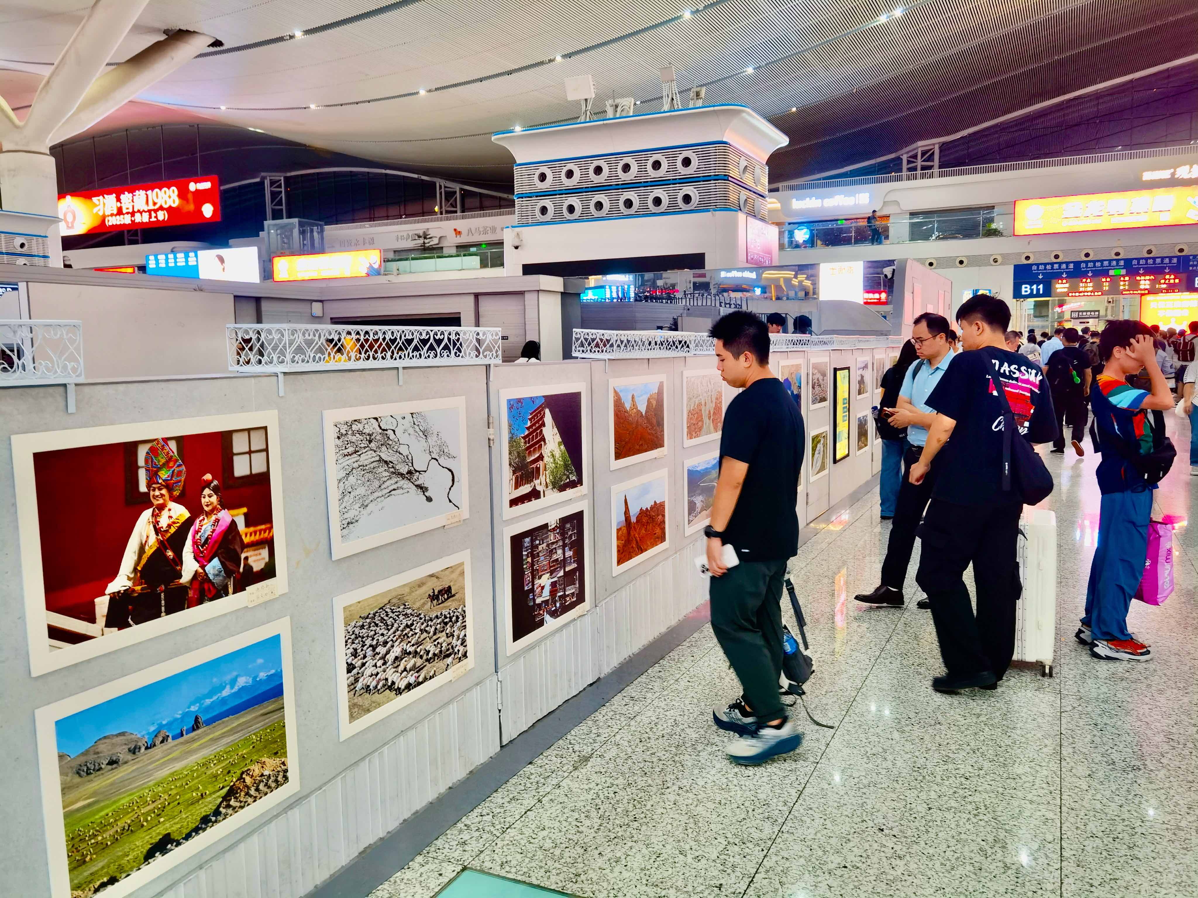 深圳北站这场摄影展，让西域风光与家国情怀同频共振