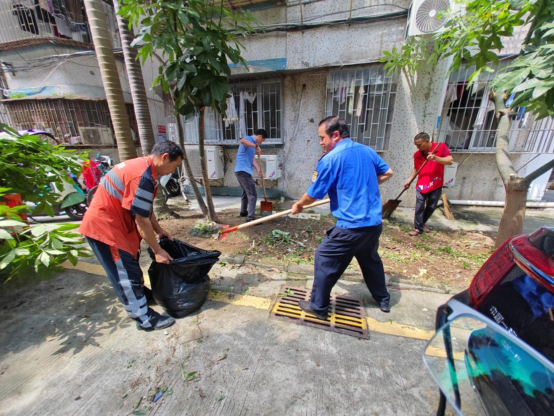 “拉网式”排查与消杀！新安海富社区全力保居民健康安全