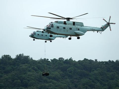 中国人民解放军南部战区位黄岩岛领海领空及周边区域组织战备警巡