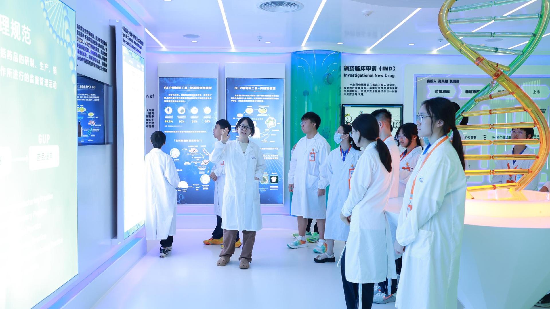 “解码细胞与基因：药检院科学探秘之旅” 收官