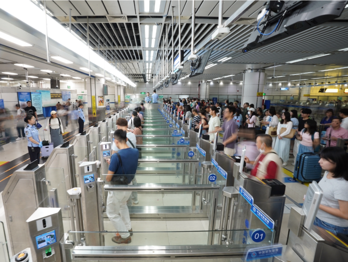 102.71万人次 深港陆路口岸单日客流创历史新高