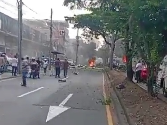 哥伦比亚空军基地附近爆炸致2死 哥总统：恐怖主义报复 