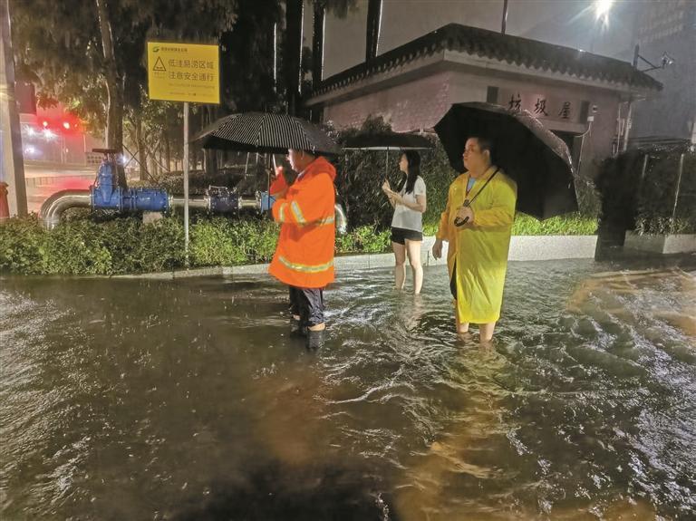 特大暴雨深夜突然来袭 全区闻汛而动守护平安