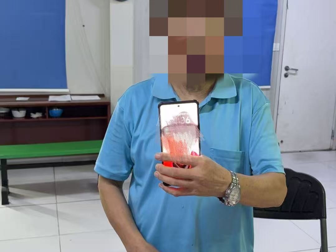 拾得手机“完璧归赵”，深圳公交司机热心服务暖人心