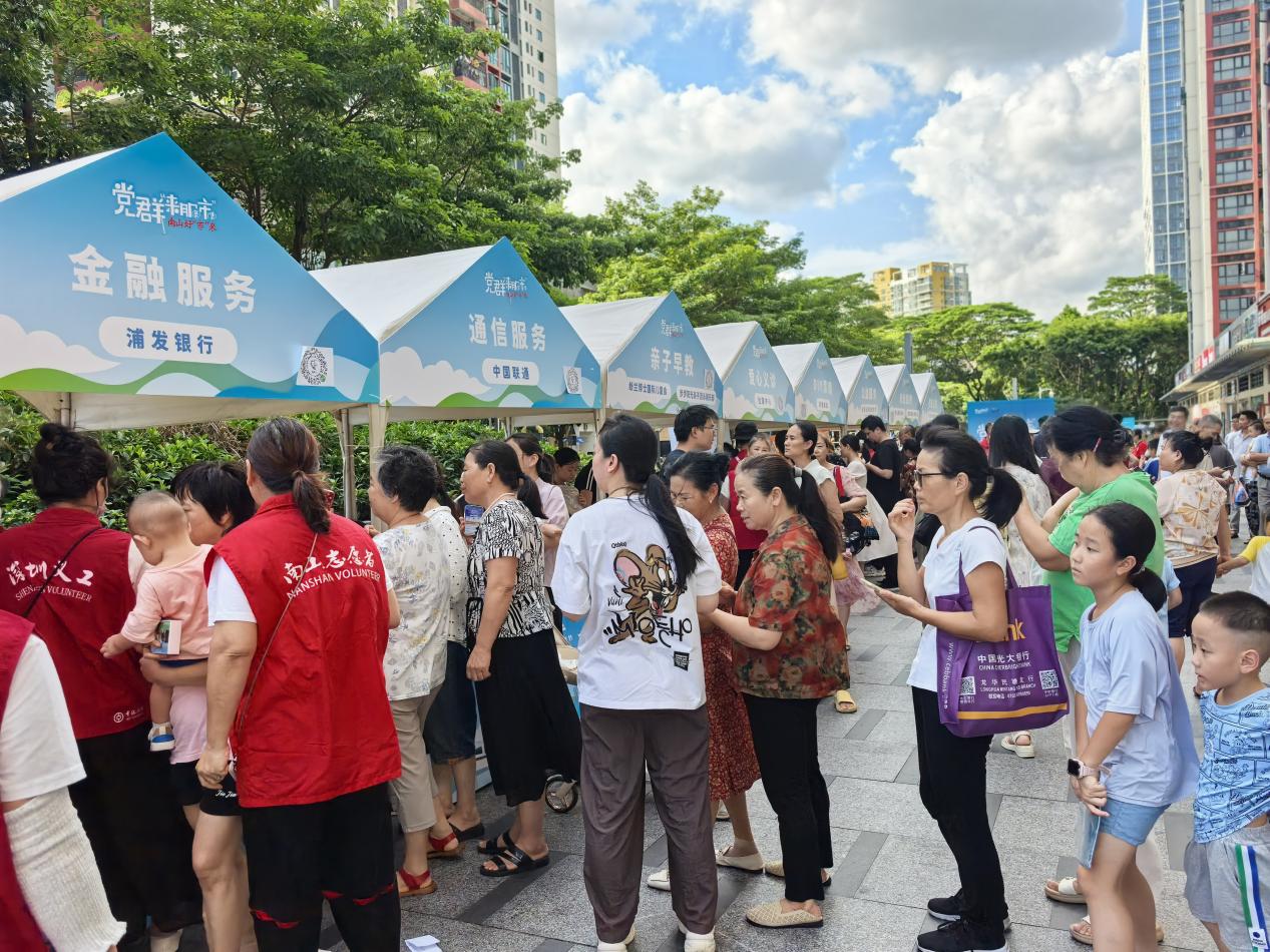 高铁新城社区“党建聚力・邻享情暖”市集活动举行