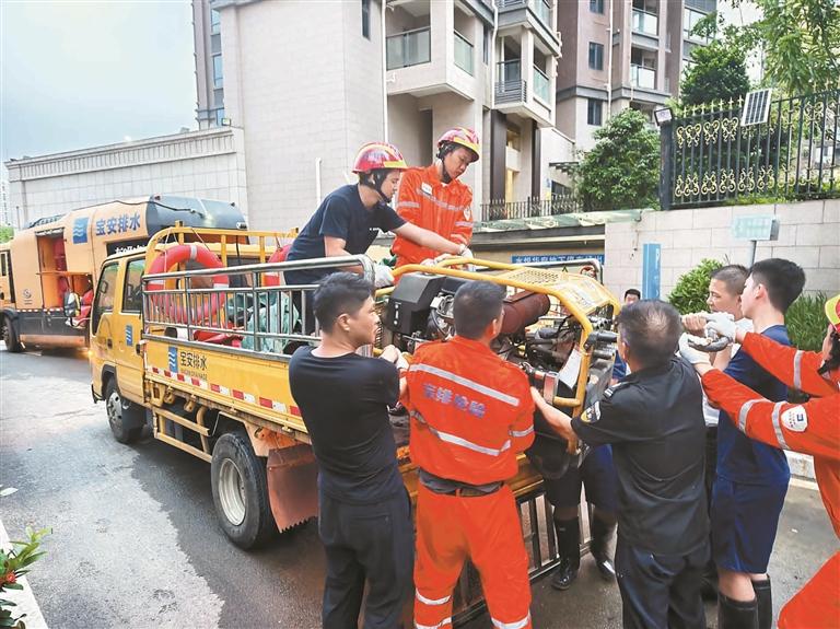 宝排应急救援队支援惠阳区排涝