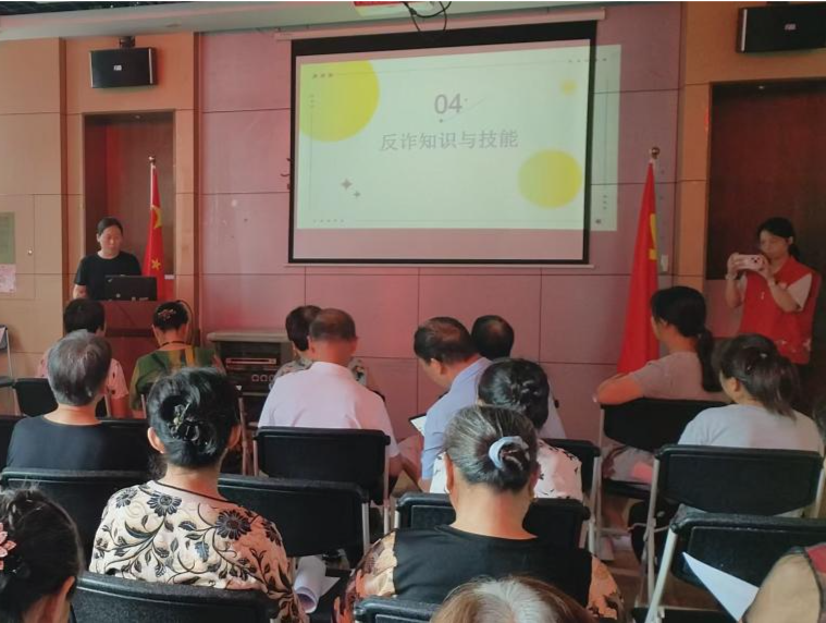 学习识骗防骗知识,反诈专题训练营走进民治社区