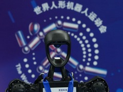 记者手记：在“冰丝带”见证机器人“超越自我”