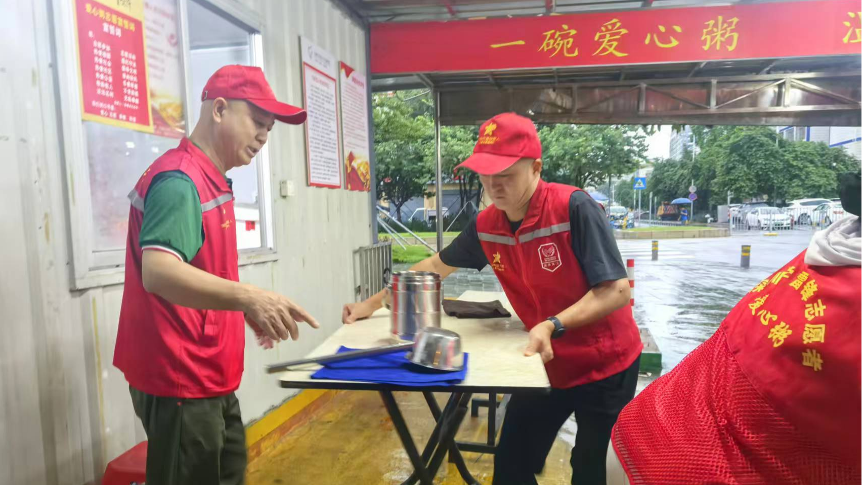 马田石家社区：暴风雨中的一碗粥，温暖社区居民心