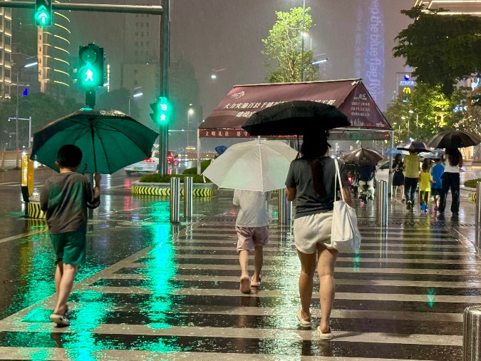 天黑、闪电、炸雷…东莞这场大暴雨还没完呢！