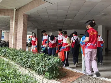 翠岭社区开展志愿者环保实践活动