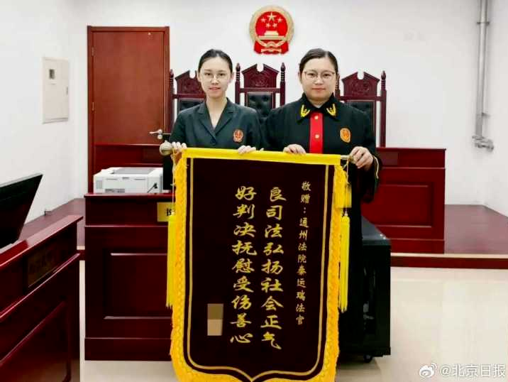 老人离世前花10万元托“外人”照顾老伴，儿子起诉要求还钱被驳回，法院判了→ 