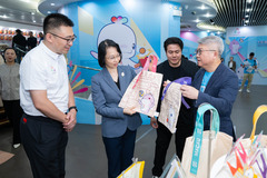 （体育）（5）十五运会和残特奥会澳门赛区官方特许商品零售店举行投运仪式