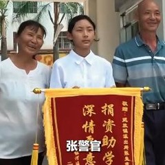 民警暖心资助，拮据女孩以全校第四名考上理想高中：感恩警察叔叔！