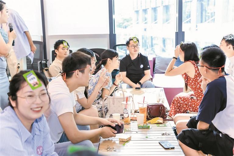 石岩南工联会：在欢声笑语中寻觅情缘