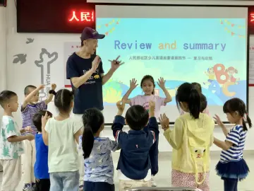 人民桥社区开展暑期趣味英语角