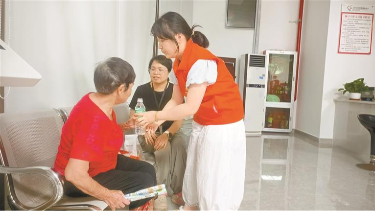 上芬社区网格员联动民警 深夜助迷途老人平安回家