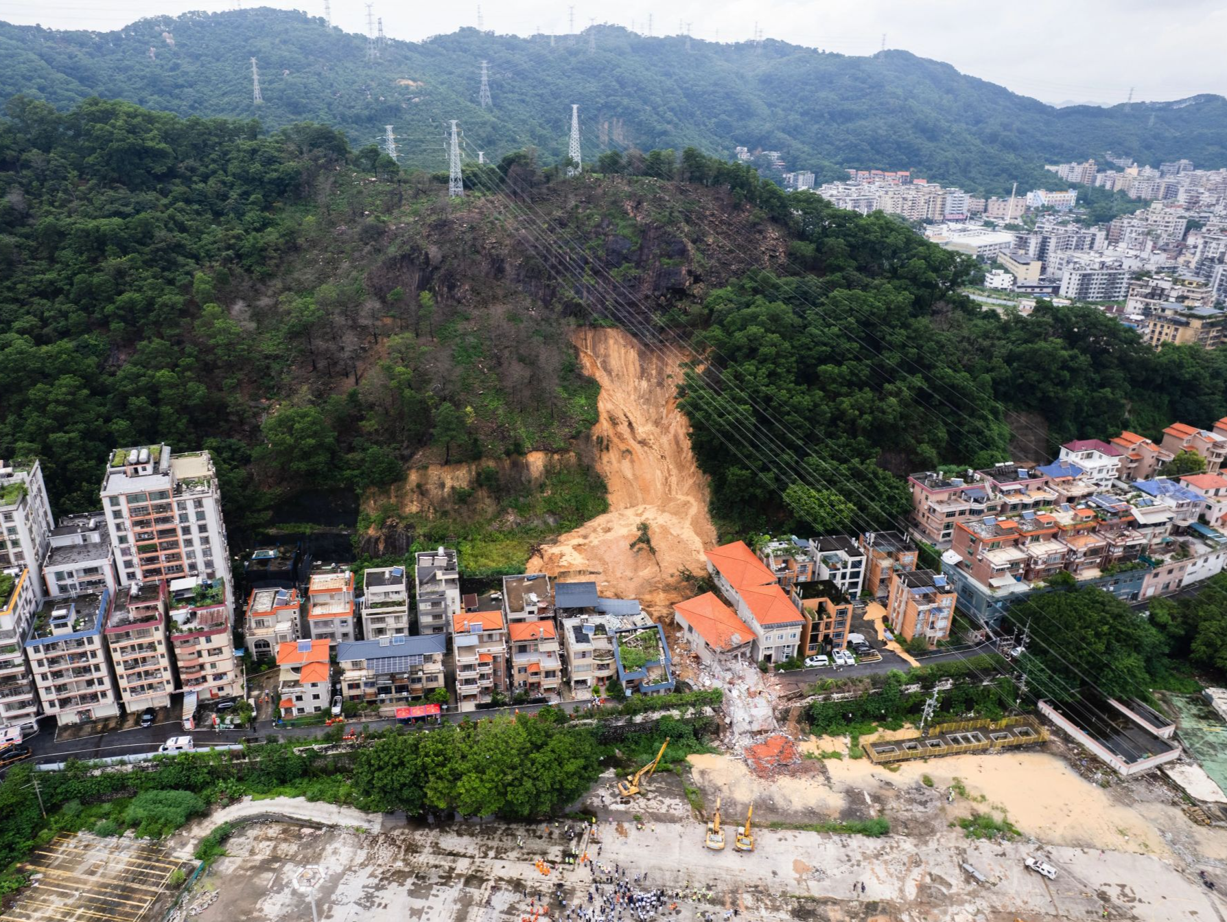 广州白云区山体垮塌被困人员已全部救出，其中7人遇难