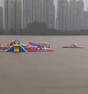 网友拍摄画面
