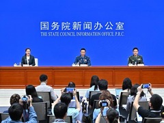 联合军乐团演奏队形设置14个排面，寓意14年抗战；前排设置80名礼号手，寓意抗战胜利80周年