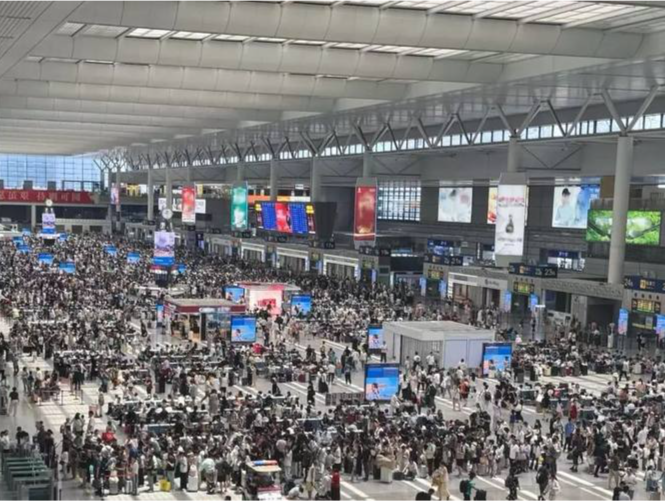 暑运过半，全国铁路发送旅客4.41亿人次