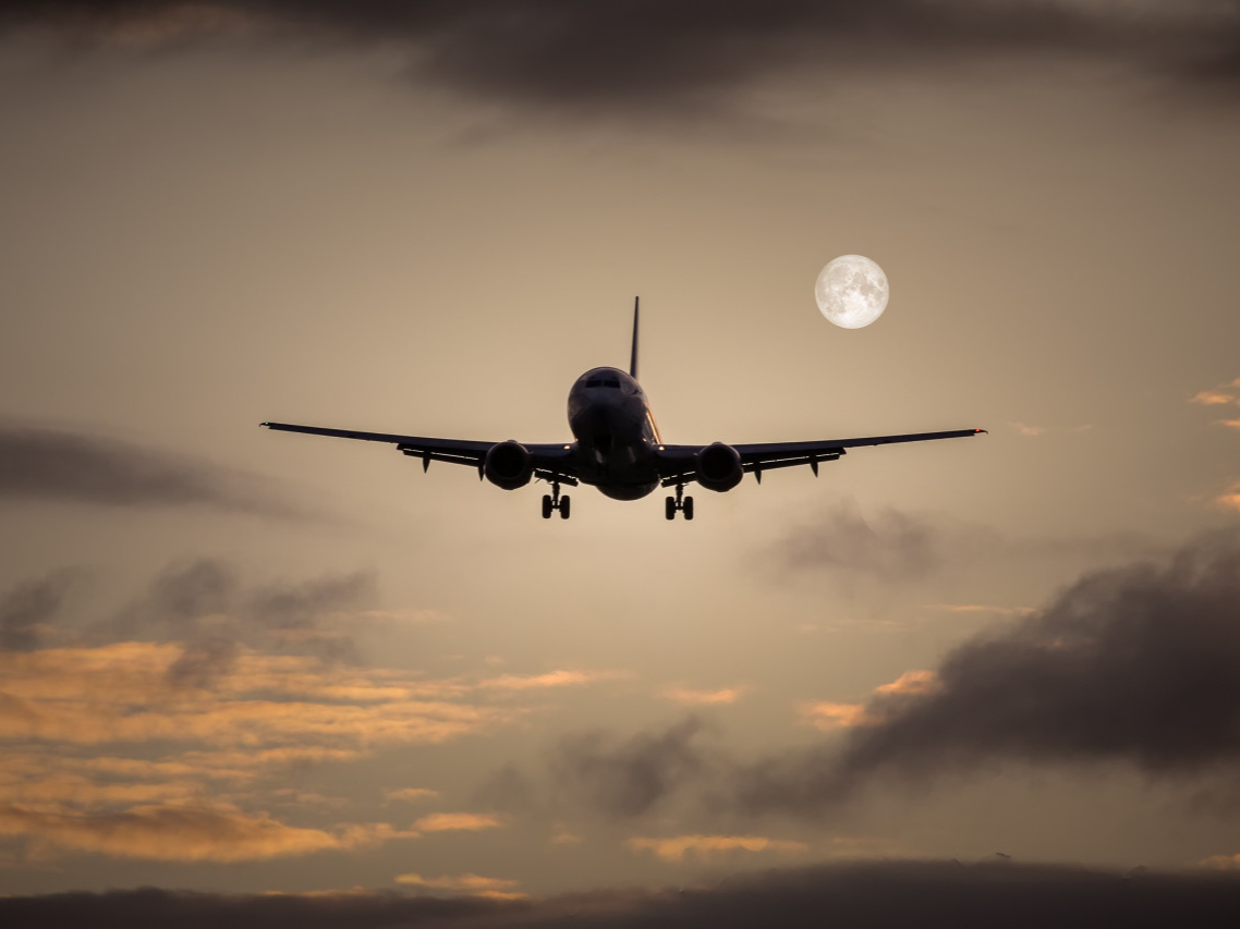 春秋航空否认“故意调低客舱温度售卖毛毯”