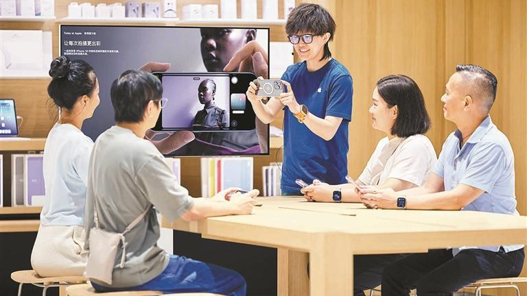 Apple前海壹方城零售店今日开张